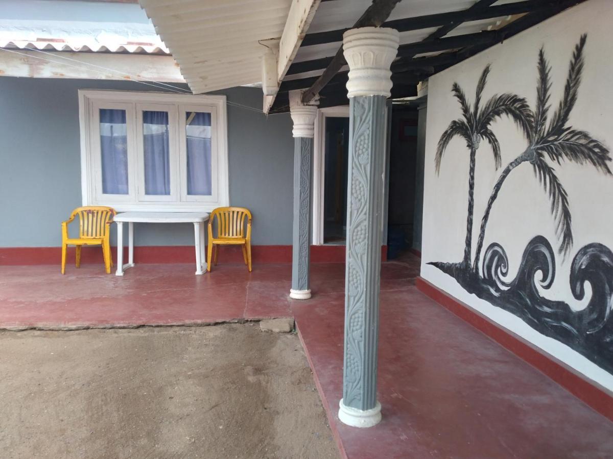 Happy Beach Guest House Hambantota Exterior photo